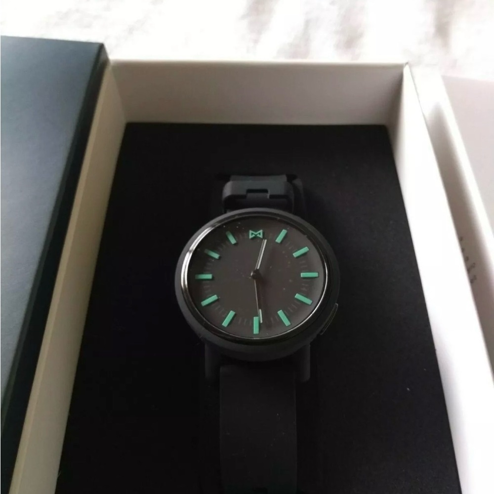 Misfit Path Hybrid Smartwatch Model:MIS5034
Regular Price: $149.99